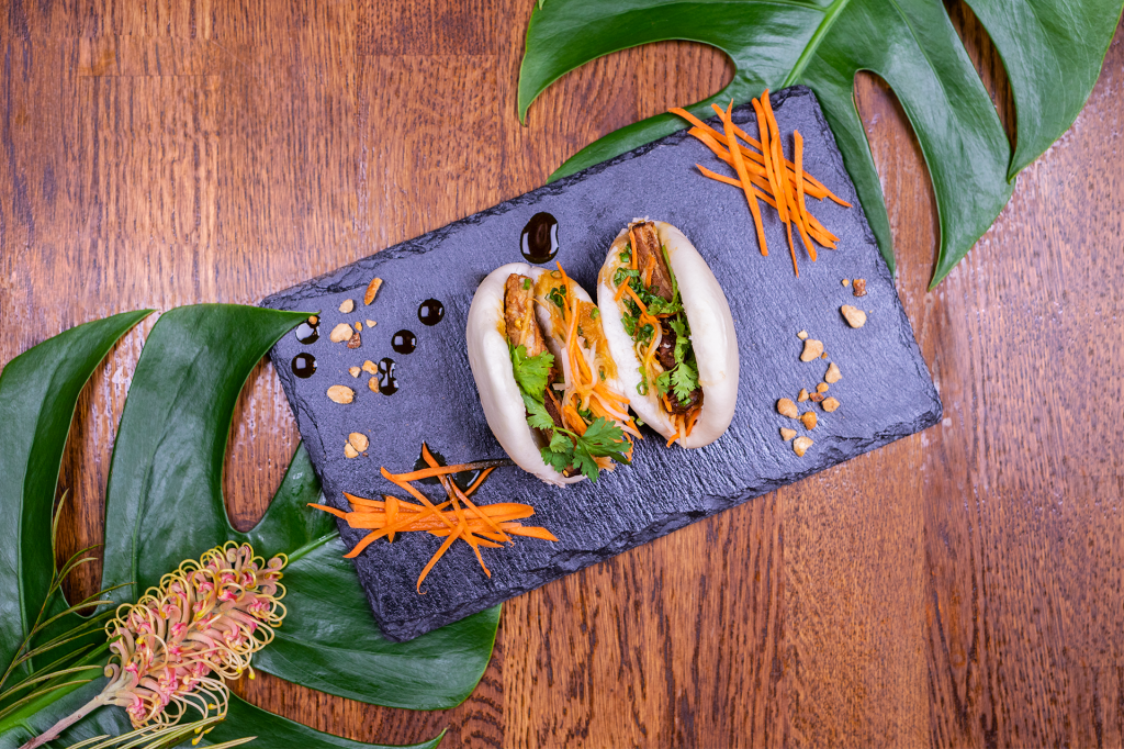 🎄 Location für Firmenweihnachtsfeier in München: Exotisches Ambiente & Genuss im MAUI Nymphenburg | MAUI Hawasian & Vietnamese Restaurant München MAUI Hawasian Vietnamese Restaurant Muenchen Nymphenburg Bao Tacco 1 | MAUI Hawasian & Vietnamese Restaurant München