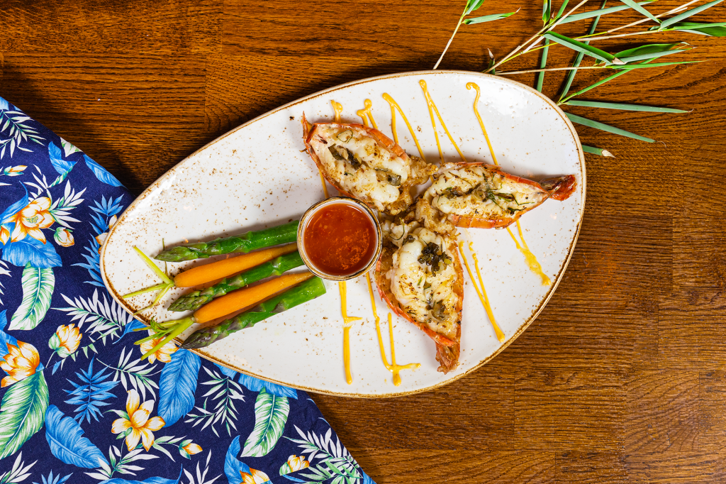 🎄 Location für Firmenweihnachtsfeier in München: Exotisches Ambiente & Genuss im MAUI Nymphenburg | MAUI Hawasian & Vietnamese Restaurant München MAUI Hawasian Vietnamese Restaurant Muenchen Nymphenburg Gegrillte Blacktiger Garnelen 6 | MAUI Hawasian & Vietnamese Restaurant München