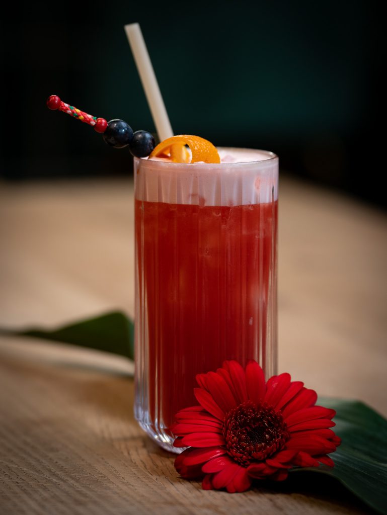 Maui Sundowner exotische Cocktail best bar in Munich | MAUI Hawasian & Vietnamese Restaurant München