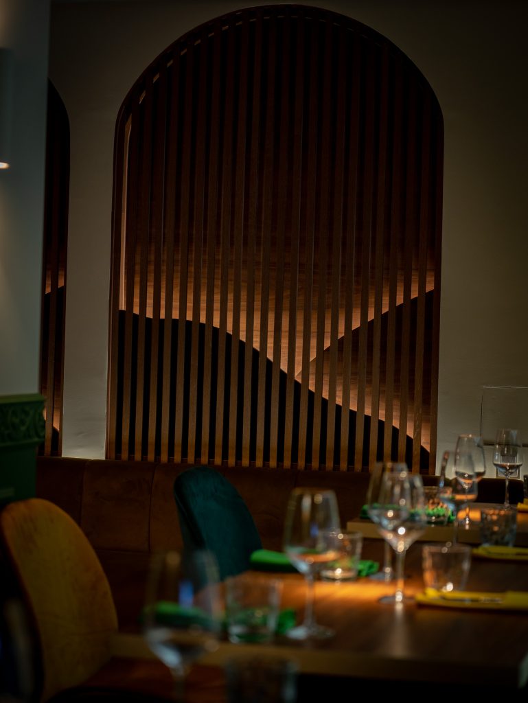 stylish restaurant munich city | MAUI Hawasian & Vietnamese Restaurant München